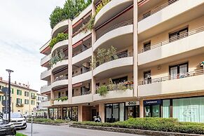 Central Apartment Caniggia 2 With Terrace in Como