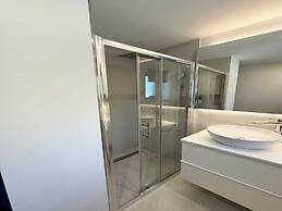 Spacious Villa Apartment With Seaview