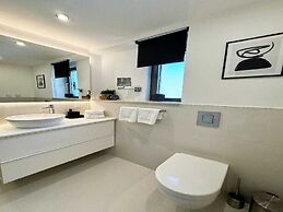 Spacious Villa Apartment With Seaview