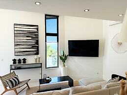 Spacious Villa Apartment With Seaview