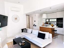 Spacious Villa Apartment With Seaview