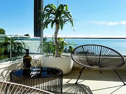 Spacious Villa Apartment With Seaview