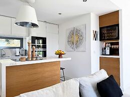 Spacious Villa Apartment With Seaview