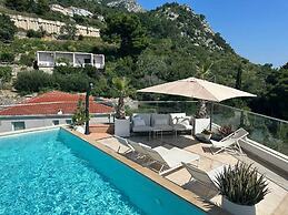 Spacious Villa Apartment With Seaview