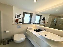 Spacious Villa Apartment With Seaview