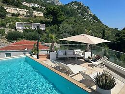 Spacious Villa Apartment With Seaview
