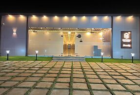Estoria Hotel And Resort