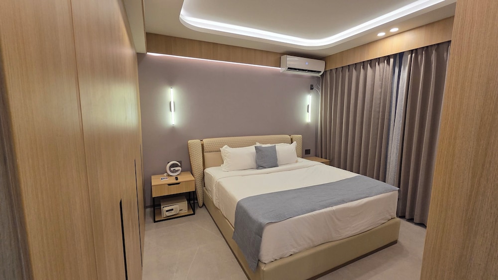 Plaza Court Hotel