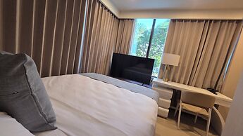 Plaza Court Hotel
