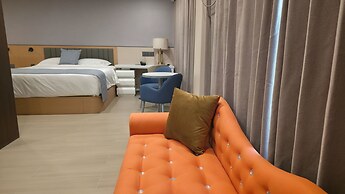 Plaza Court Hotel
