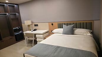 Plaza Court Hotel
