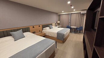 Plaza Court Hotel