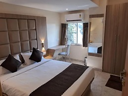 Fabhotel Sahara Inn