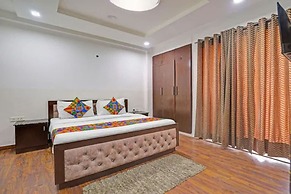 Fabhotel The Royal Inn I