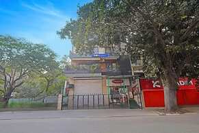 Fabhotel The Royal Inn I