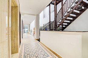 FabHotel Amrit Luxury Inn - Near Candor Tech Space