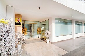 FabHotel Amrit Luxury Inn - Near Candor Tech Space