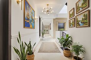 FabHotel Amrit Luxury Inn - Near Candor Tech Space