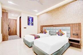 FabHotel Amrit Luxury Inn - Near Candor Tech Space