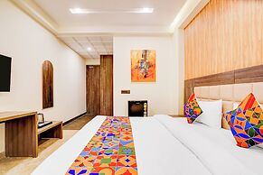 FabHotel Amrit Luxury Inn - Near Candor Tech Space