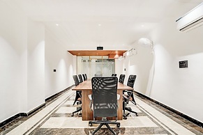 FabHotel Amrit Luxury Inn - Near Candor Tech Space