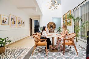 FabHotel Amrit Luxury Inn - Near Candor Tech Space