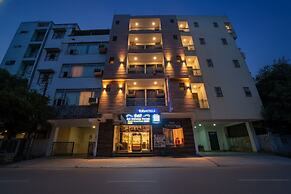Fabhotel Rose Residency