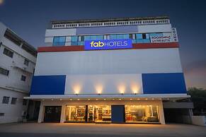 Fabhotel Living Suits