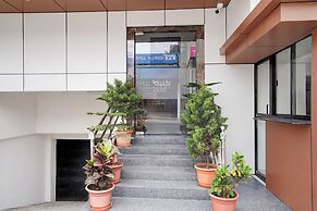 Fabhotel Serenity I
