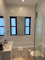 Manly 3 Bedroom Home - Upper Duplex