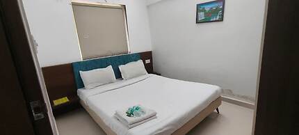 Royal Night Guesthouse - Daman