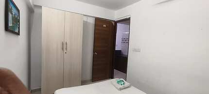 Royal Night Guesthouse - Daman