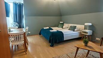 Charming 2 Apartments For Extended Stays