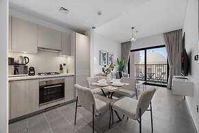 Modern 1BR with Balcony Sobha Hartland