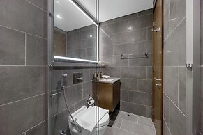 Modern 1BR with Balcony Sobha Hartland