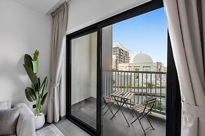 Modern 1BR with Balcony Sobha Hartland