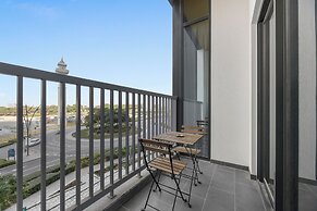 Modern 1BR with Balcony Sobha Hartland