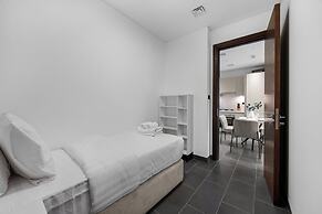 Modern 1BR with Balcony Sobha Hartland