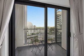 Modern 1BR with Balcony Sobha Hartland