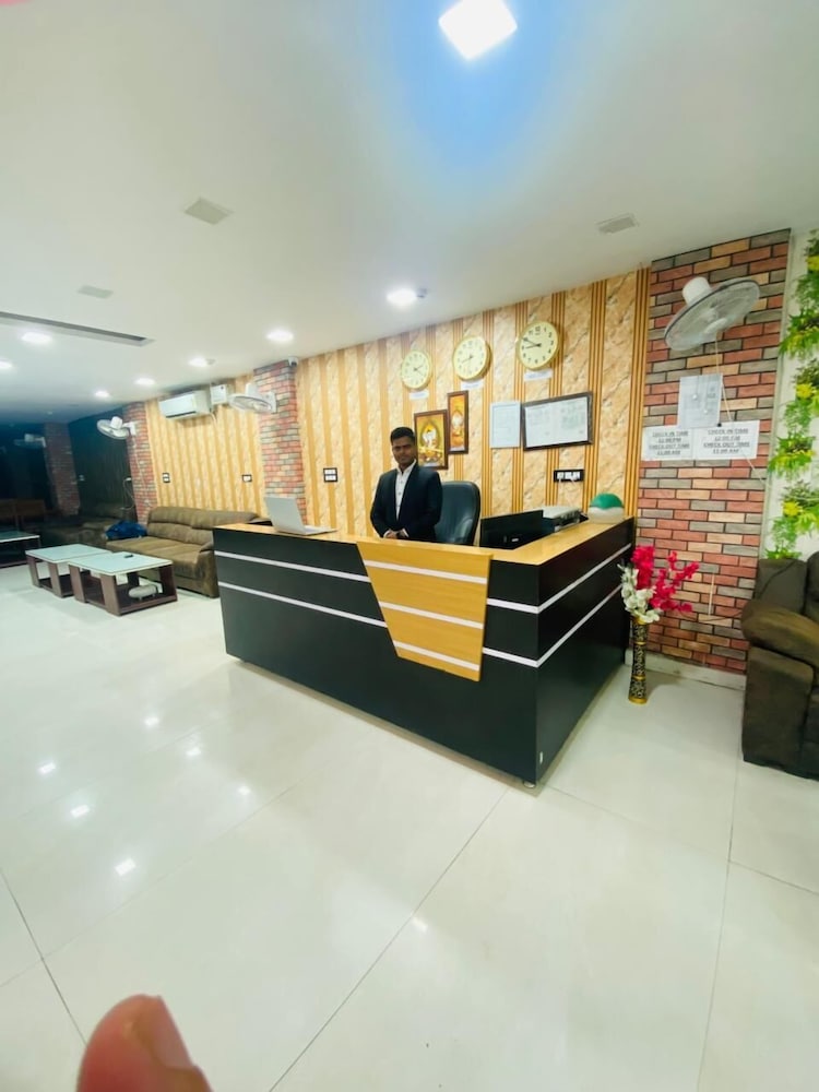 Hotel Paras R Inn
