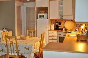 Completely Smoke-free Apartment Near the Beach