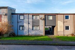 4 Bedroom House - Free Parking