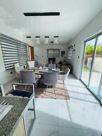 Punta Cana Villa w Pool Near Coco Bongo