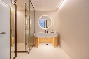 Lisi Future Hotel