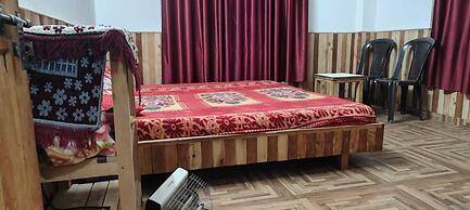 Royal Parshar Lake Home Stay