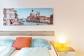 Spacious 2BR Apt Near Wiener Stadthalle
