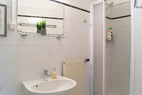 Spacious 2BR Apt Near Wiener Stadthalle