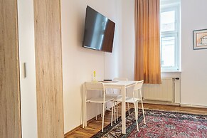 Spacious 2BR Apt Near Wiener Stadthalle