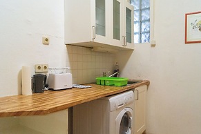 Spacious 2BR Apt Near Wiener Stadthalle