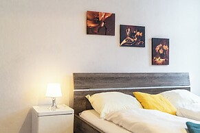 Spacious 2BR Apt Near Wiener Stadthalle